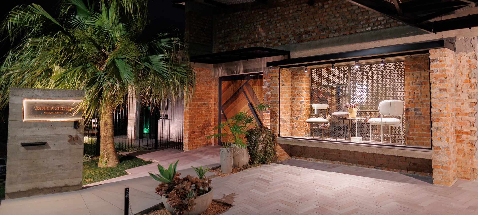 Fachada do Est&uacute;dio Daniela Ziegler Autoral