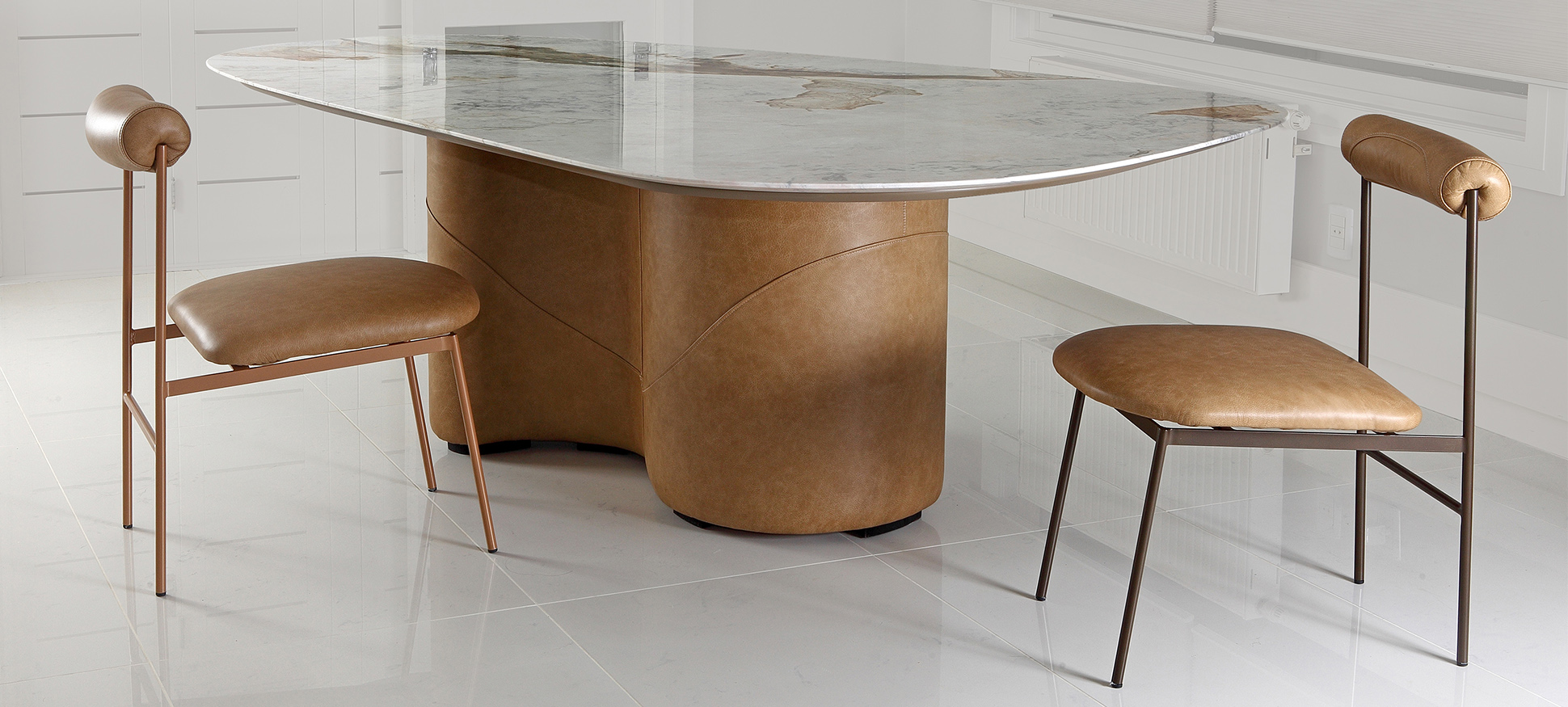 Mesa de Jantar Bossa Tampo de Marmore