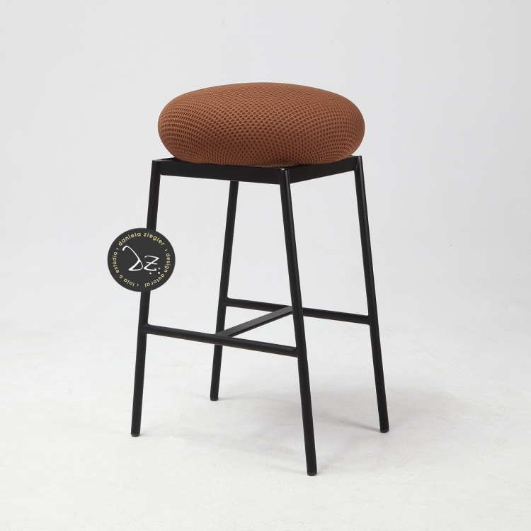 Banqueta Macaron 60cm Preta Tecido KNIT Marrom