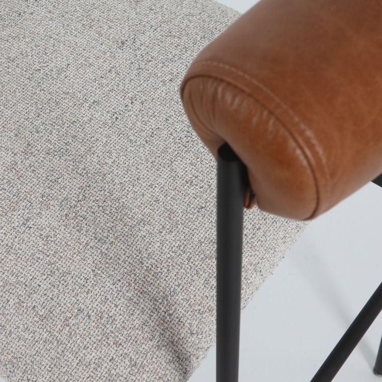 Cadeira Oliva Compose Preta em Couro Camel e Tecido Tramado BR