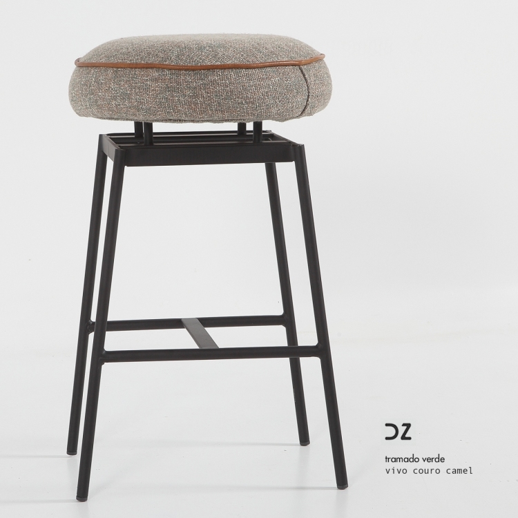 Banqueta Macaron Compose 60cm Preta em Tecido Tramado