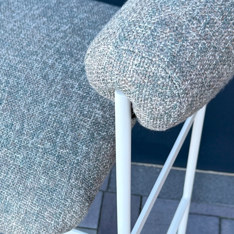 Banqueta Oliva 70CM Branca em Tecido Tramado